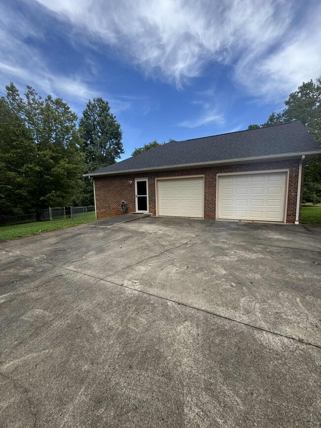 Building Photo - 3054 Poors Ford Rd