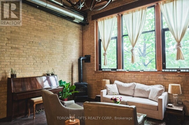 Building Photo - 371 Wallace Ave