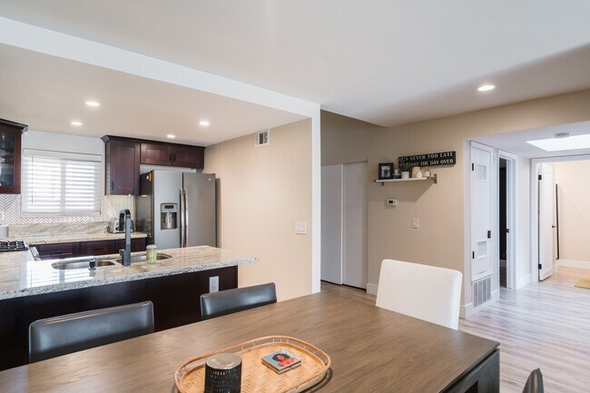 Foto del edificio - 3370 Cherokee Ave