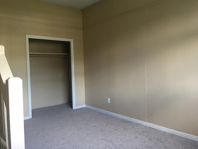 Foto del edificio - 2415 Club House Rd