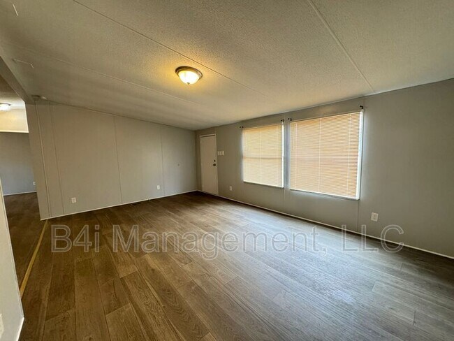 Foto del edificio - 152 West Lakeview Drive