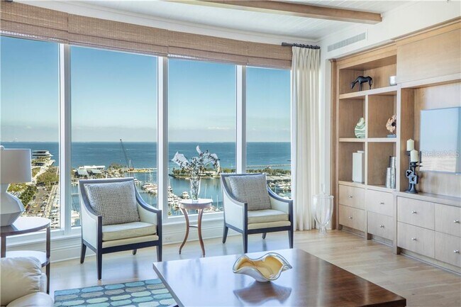 Foto del edificio - 180 Beach Dr NE