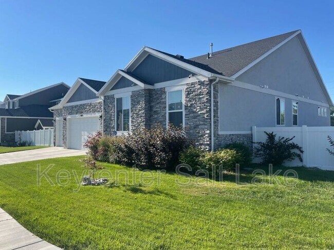 Photo - 2687 Constance Way House