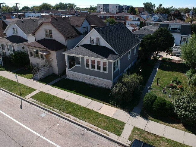 Building Photo - 4014 N Octavia Ave