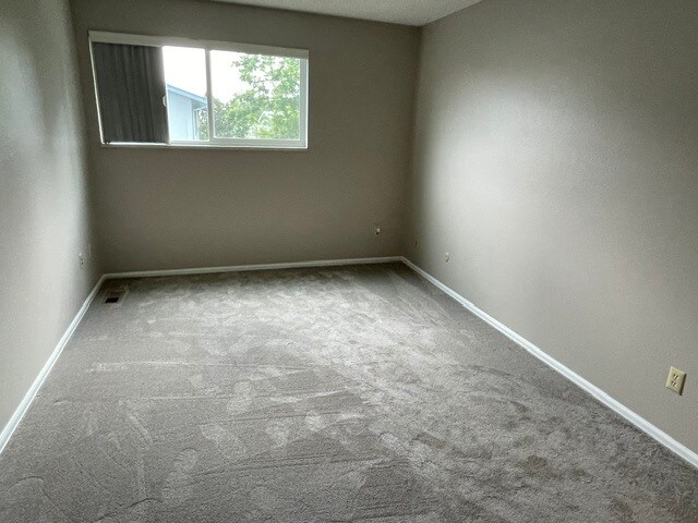 Segundo dormitorio u oficina - 4165 Monroe Dr
