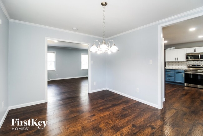 Building Photo - 2112 Pebble Dr