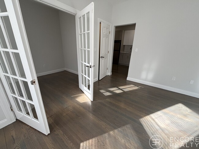 Building Photo - 19 Peterborough St