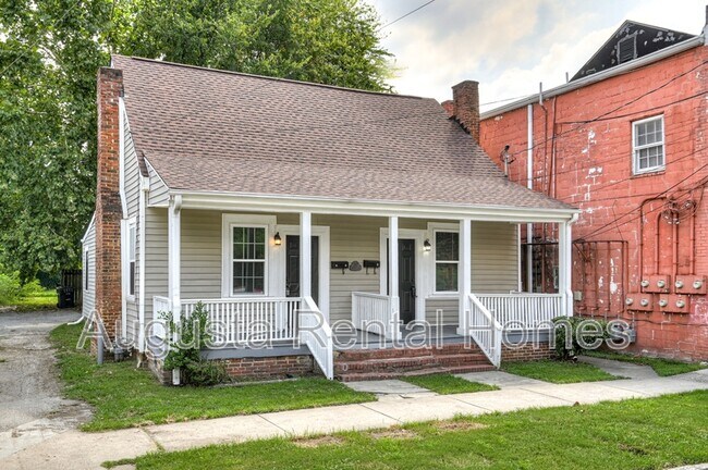 Building Photo - 262 Walker St