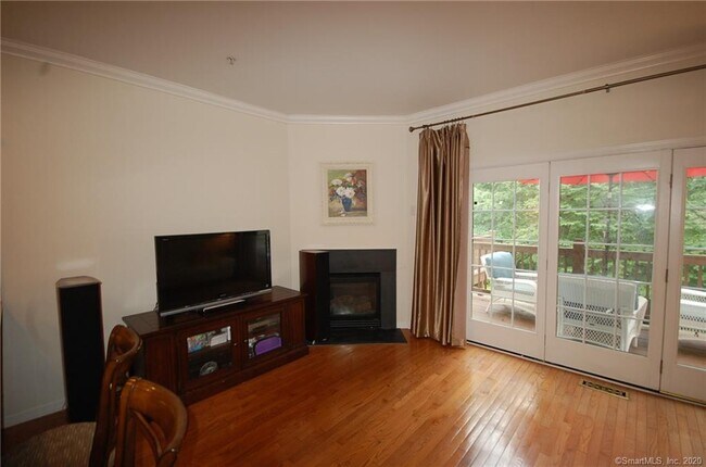 Foto del edificio - 570 Danbury Rd