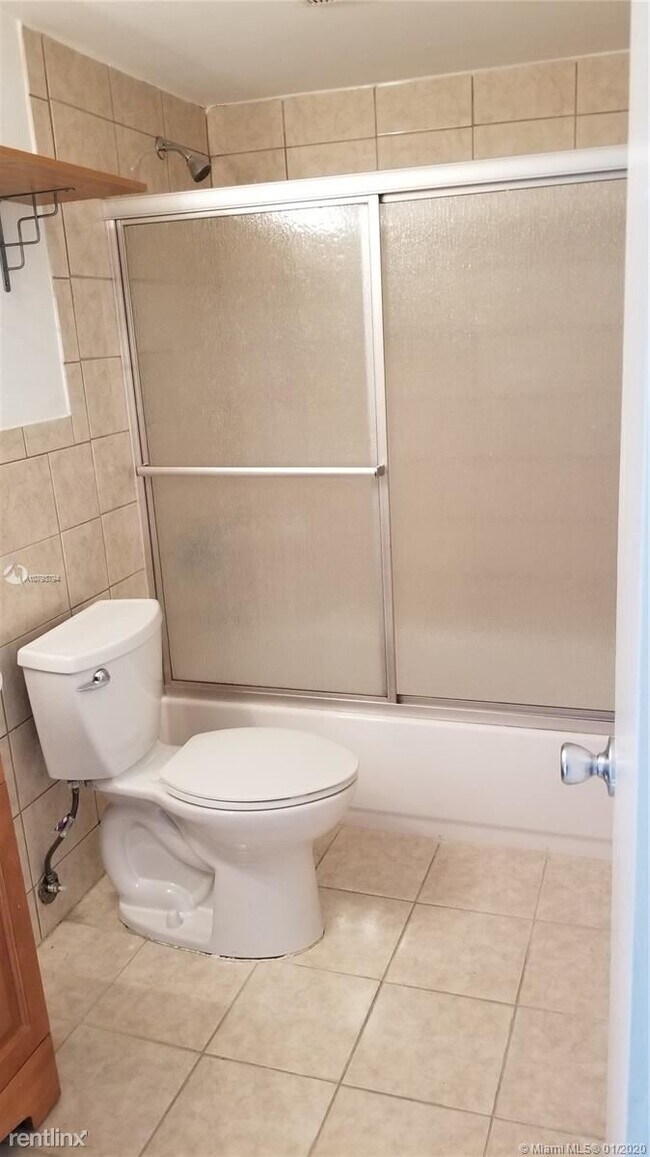 Foto del edificio - 2 br, 2 bath  - 11245 N Kendall Dr Apt F112