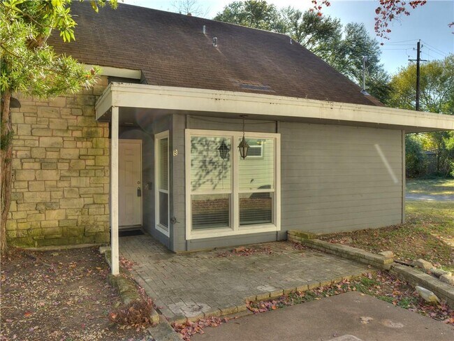 Building Photo - 6804 Lexington Rd