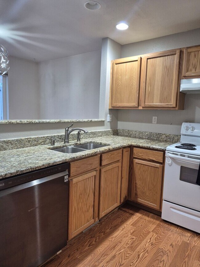 Building Photo - Cozy Yet Spacious Home For Rent!!