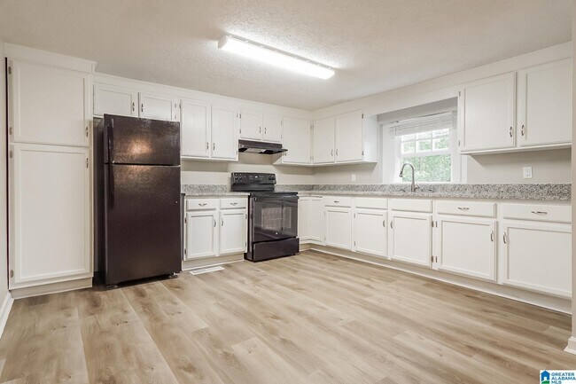 Building Photo - 2112 Headrick Rd