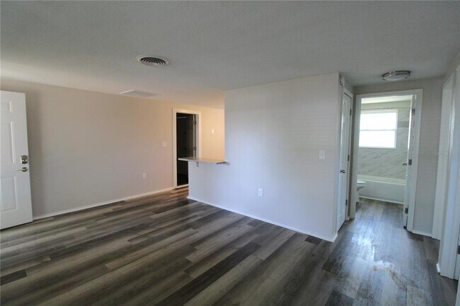 Building Photo - 615 Osceola Rd