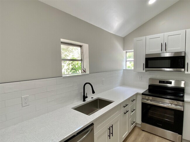 Building Photo - 426 S L St