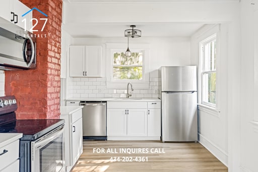 Building Photo - Comfortable 2-Bedroom Home with Central Air & Washer/Dryer Hookups