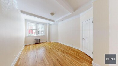 Building Photo - 25 E 10th St