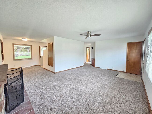 Foto del edificio - $2,500 - 4 Bed / 2 Bath Beautiful Home in ...