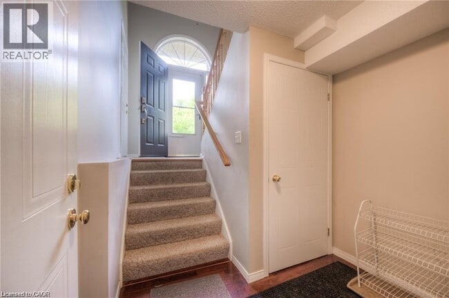 Building Photo - 8 Melran Dr