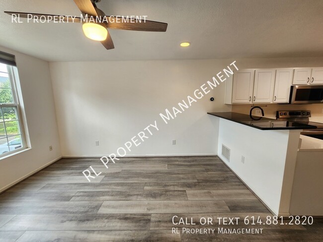 Building Photo - Spacious 1 bedroom 1.5 bathroom condo in B...
