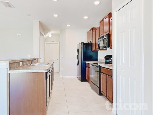 Building Photo - 4938 Reflecting Pond Cir