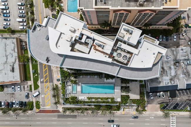 Foto del edificio - 17550 Collins Ave