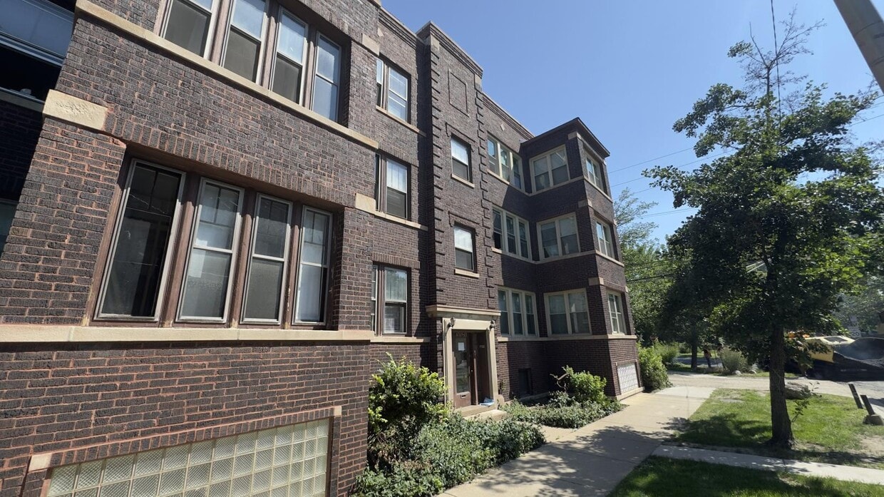 Building Photo - 4763 N Manor Ave