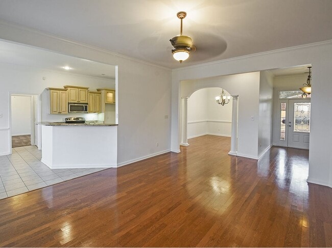 Building Photo - GORGEOUS 4 bed, 3.5 bath home near Macon a...