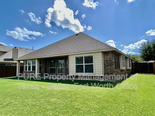 Building Photo - 511 Carnation Ln