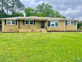 Building Photo - 304 Meadowbrook Dr SE