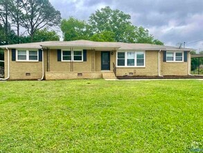 Building Photo - 304 Meadowbrook Dr SE