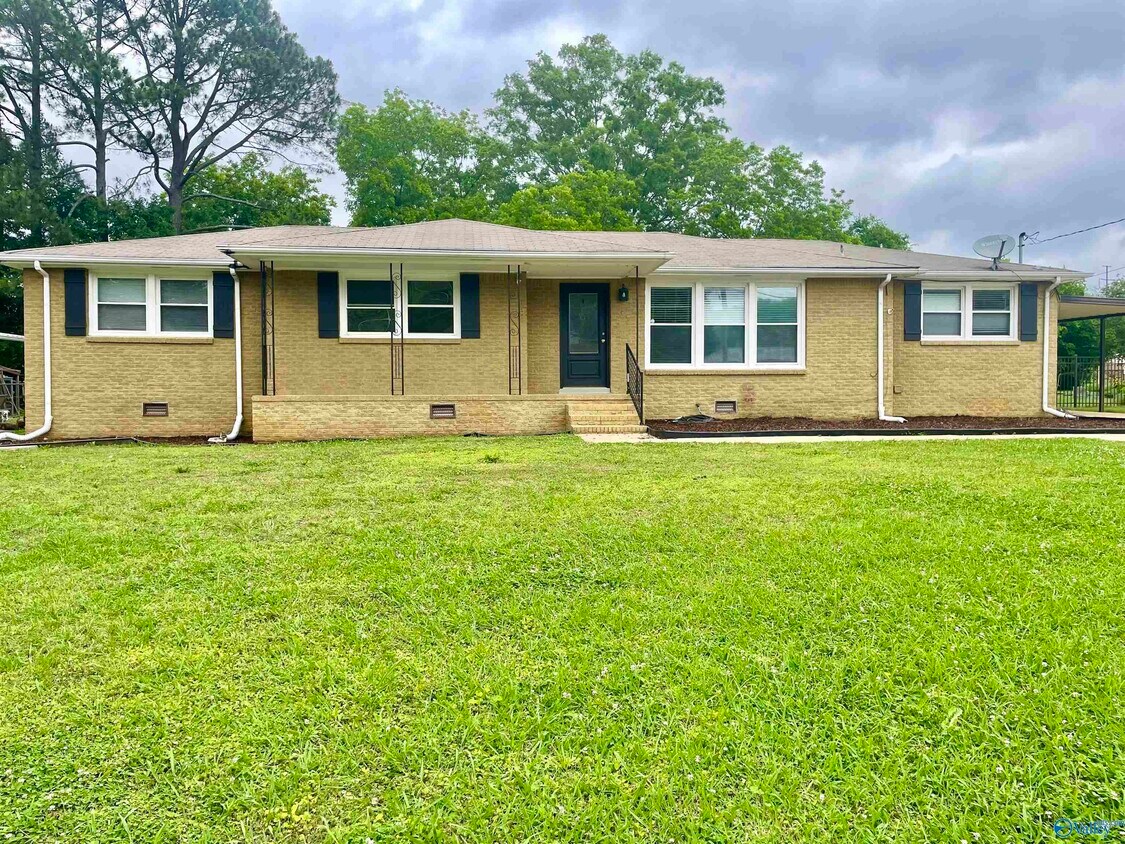Foto principal - 304 Meadowbrook Dr SE