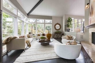 Building Photo - 5 Oak Forest Ct