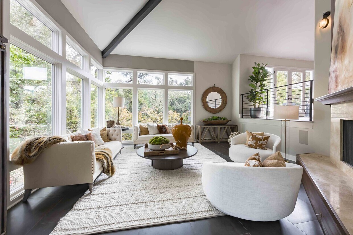 Foto principal - Stunning 4-Bedroom, 4-Bathroom Luxury Home...