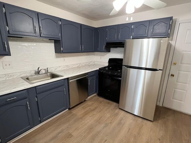 Kitchen - 1311 Hanover St