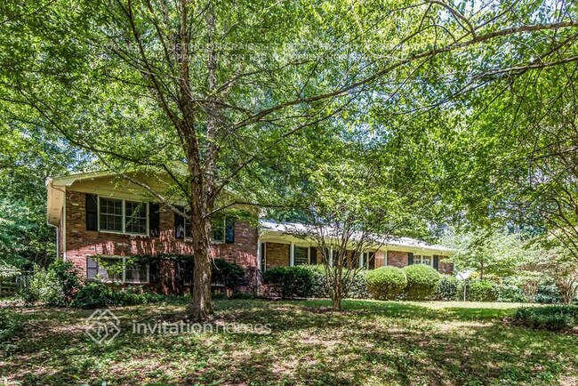 Building Photo - 2905 Piedmont Dr
