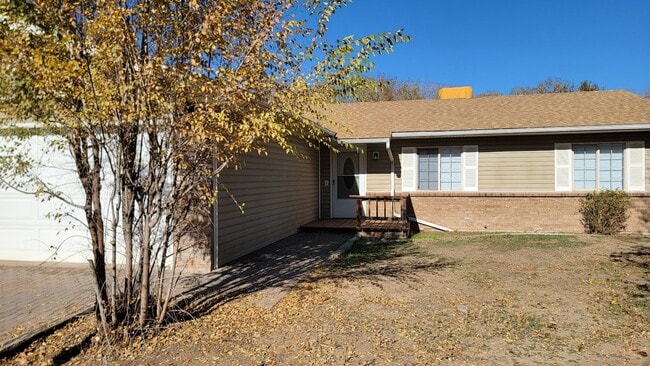 Building Photo - Charming 3 Bedroom, 2 Bath Home in Orchard...