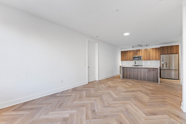 Foto del edificio - 100 E Putnam Ave