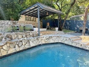 Building Photo - 806 Rock Creek Dr