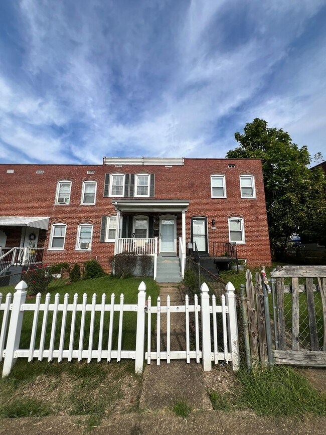 Foto del edificio - Charming 2 BR/1 BA Townhome in Brooklyn Park!