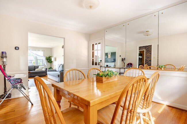 Foto del edificio - 7527 Fairwood Ln