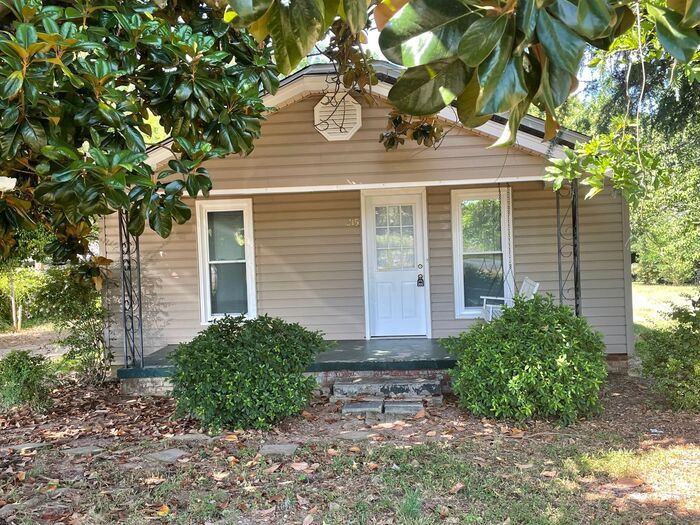 Primary Photo - 215 Red Fox Ln