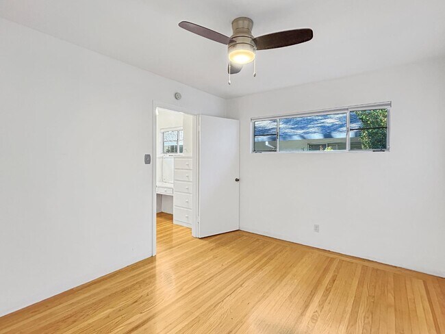 Foto del edificio - 1300 Hoover St