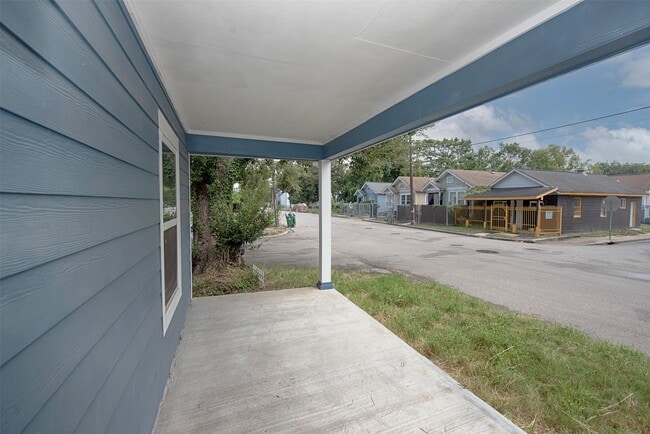 Building Photo - 2802 Canfield St