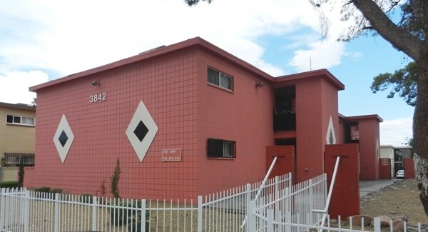 Foto del edificio - 3842 Royal Crest St