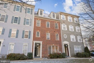 Building Photo - 133 Chevy Chase St