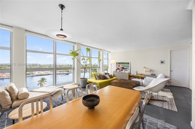 Foto del edificio - 5055 Collins Ave