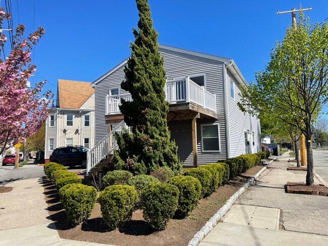 Building Photo - 312 Knight St