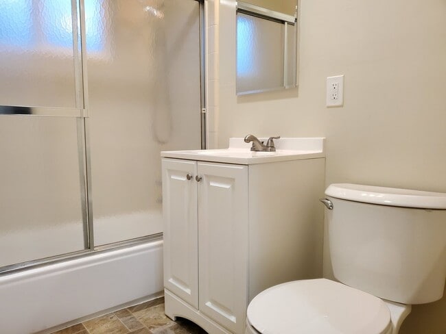 Foto del edificio - Downstairs Apartment in Great Sunnyvale Location, Renovated Inside, Fresh Paint, New Floors!