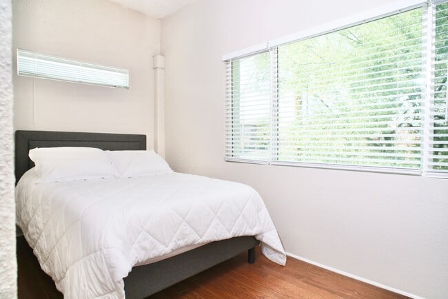 Building Photo - Furnished 2 Bedroom walking distance to Historic 4th Ave!